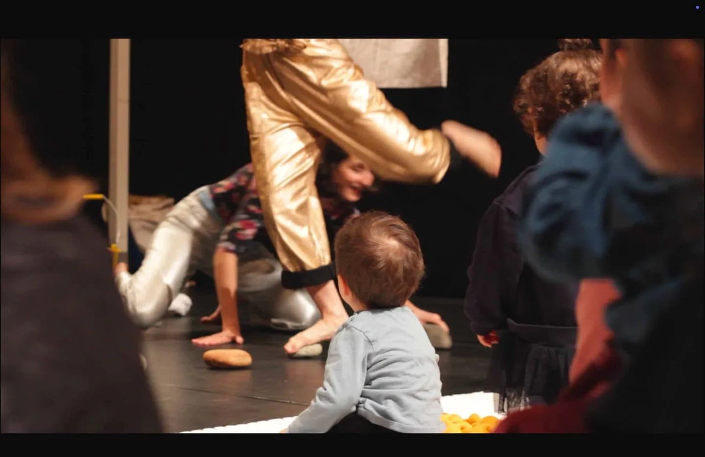 Image 1 : Musique et danse: Cou erture background