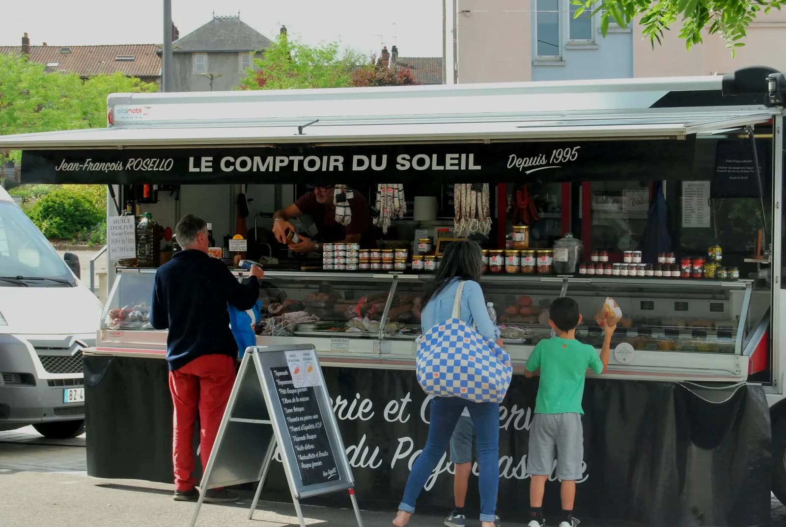 Image 3 : Marché hebdomadaire du vendredi - Aixe-sur-Vienne background