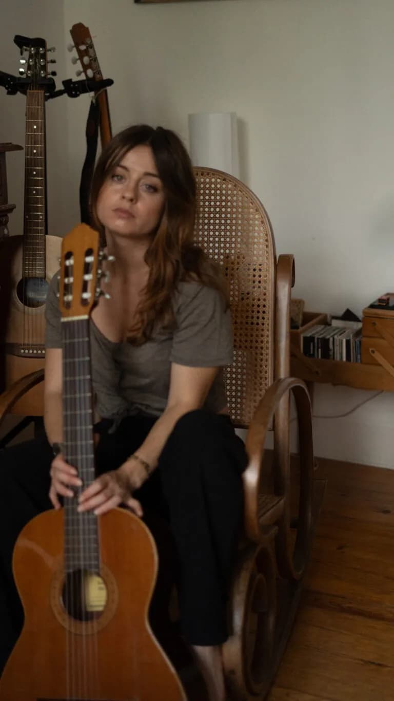 Image 1 : Des Lendemains qui chantent : Leïla Huissoud + Guyon background