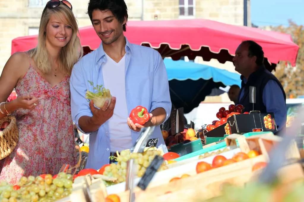 Image 1 : Marché à Pierre-Buffière background