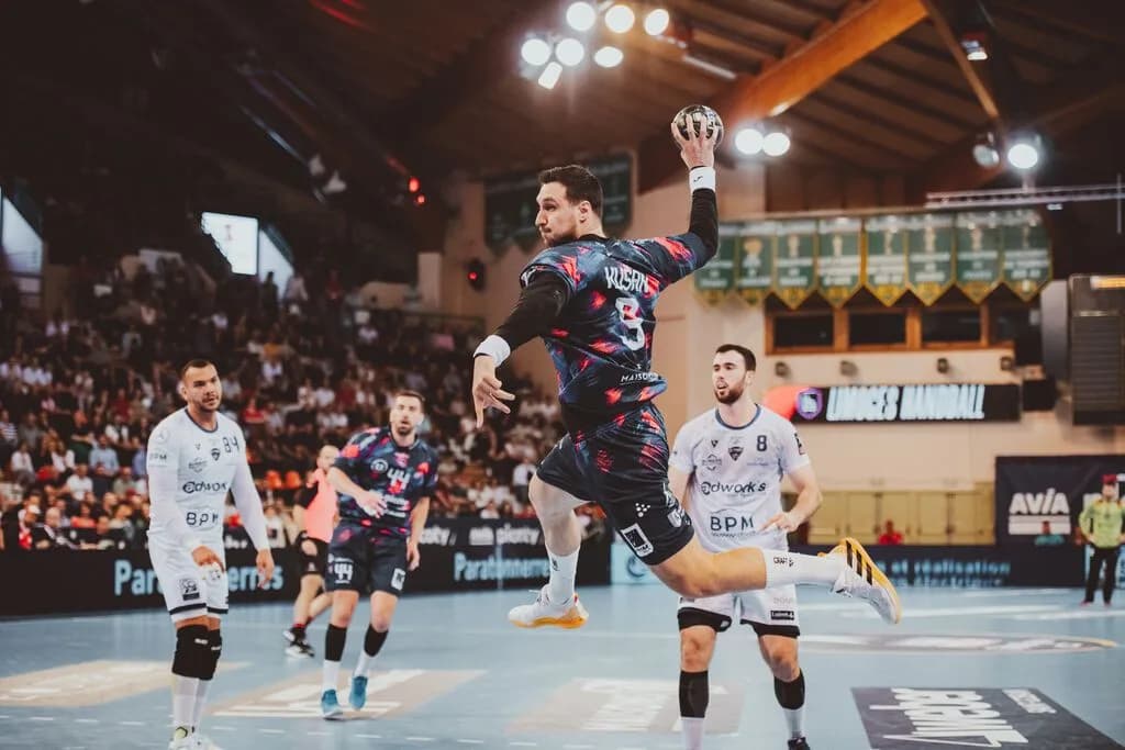 Image 4 : Match Limoges Handball / Irun- Coupe d'Europe background