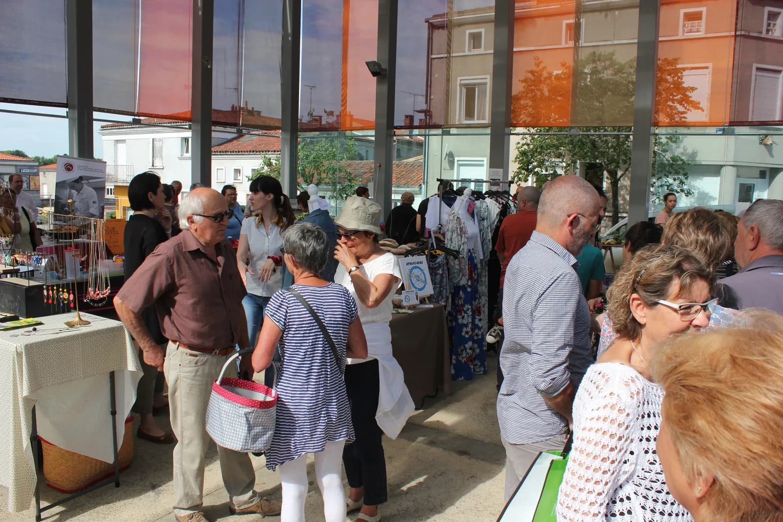 Image 2 : Marché de Cerizay background