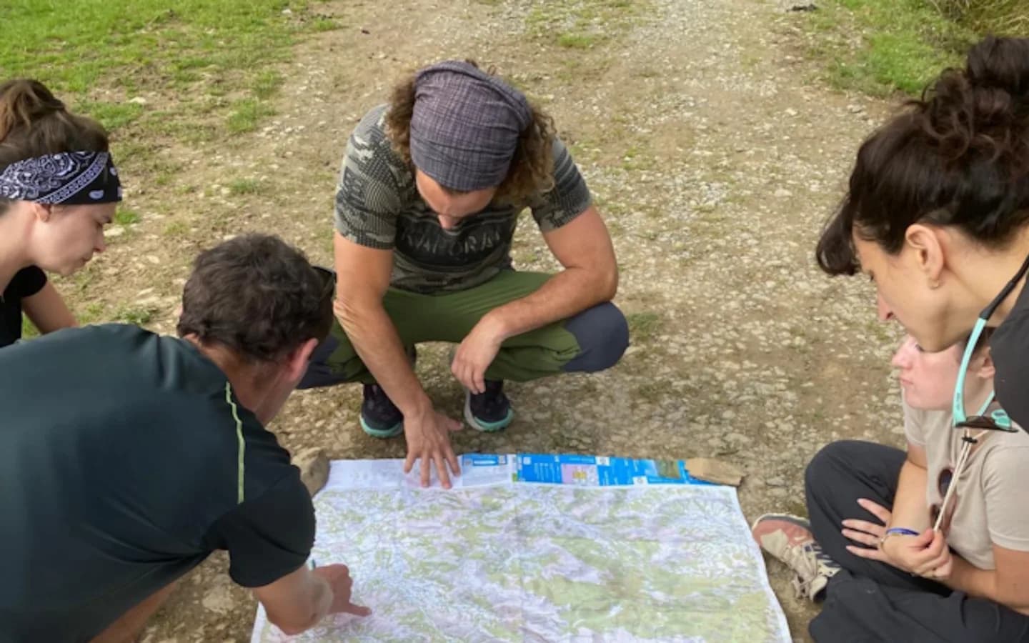 Image 3 : Stage d’autonomie en montagne background