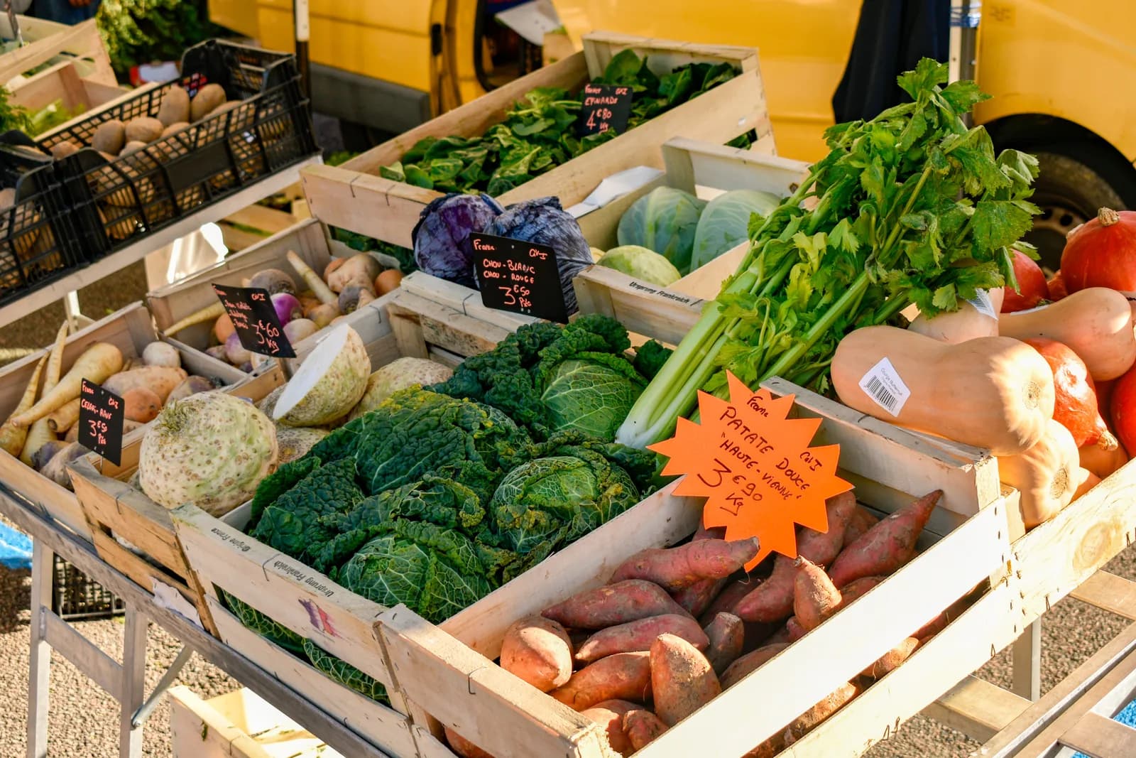 Image 3 : Marché hebdomadaire de Bosmie l'Aiguille background
