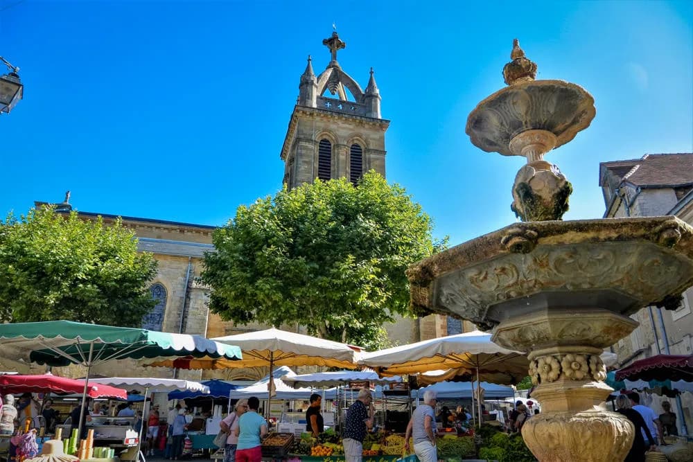 Image 1 : Marché traditionnel hebdomadaire background