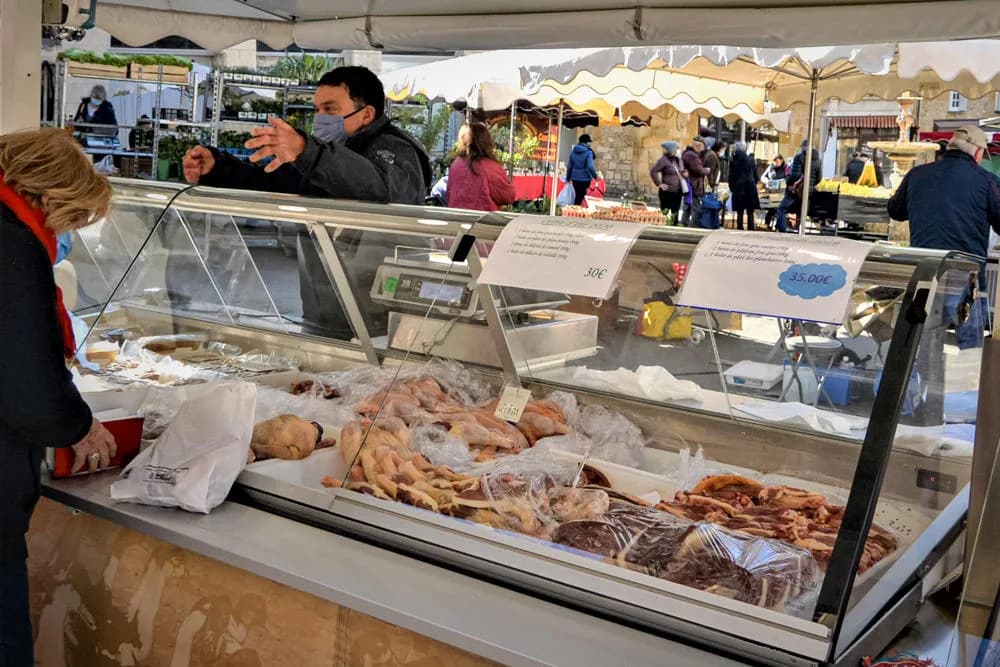 Image 3 : Marché traditionnel hebdomadaire background