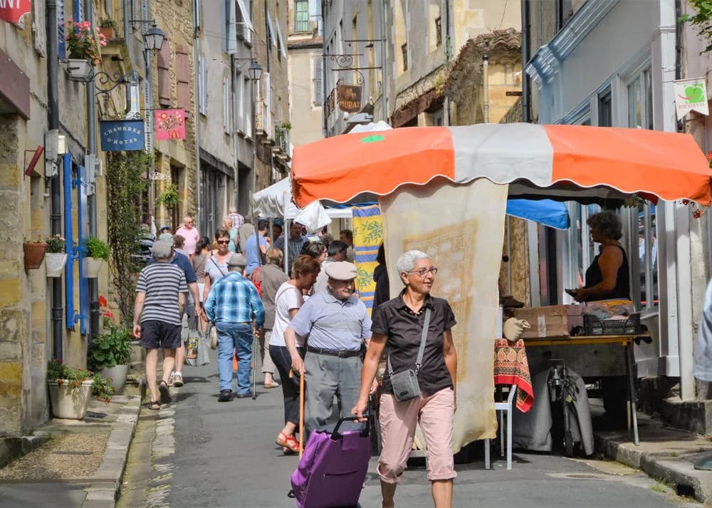 Image 5 : Marché traditionnel hebdomadaire background