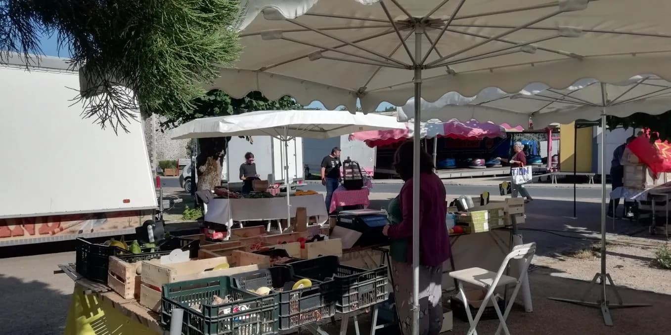 Image 2 : Marché Vigeoyeux background