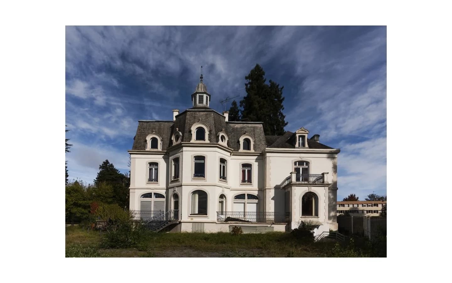 Image 1 : Patrimoines et moi : La villa Beit-Rahat, hier et aujourd'hui background