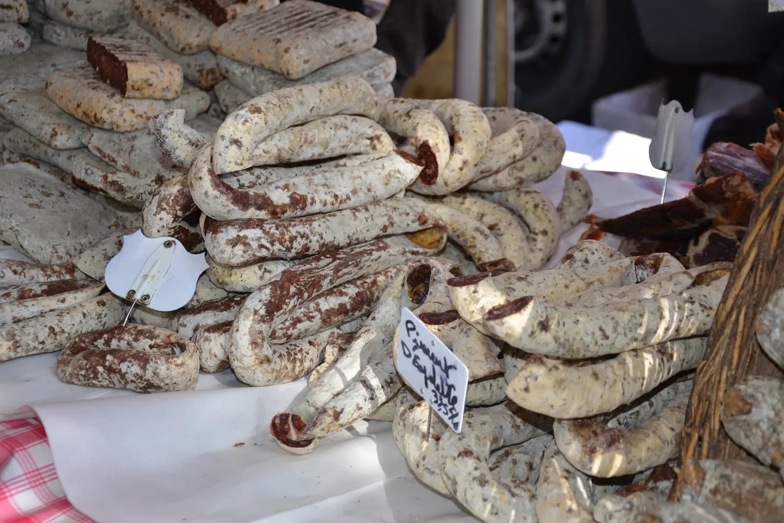 Image 5 : Marché de Quintaou background