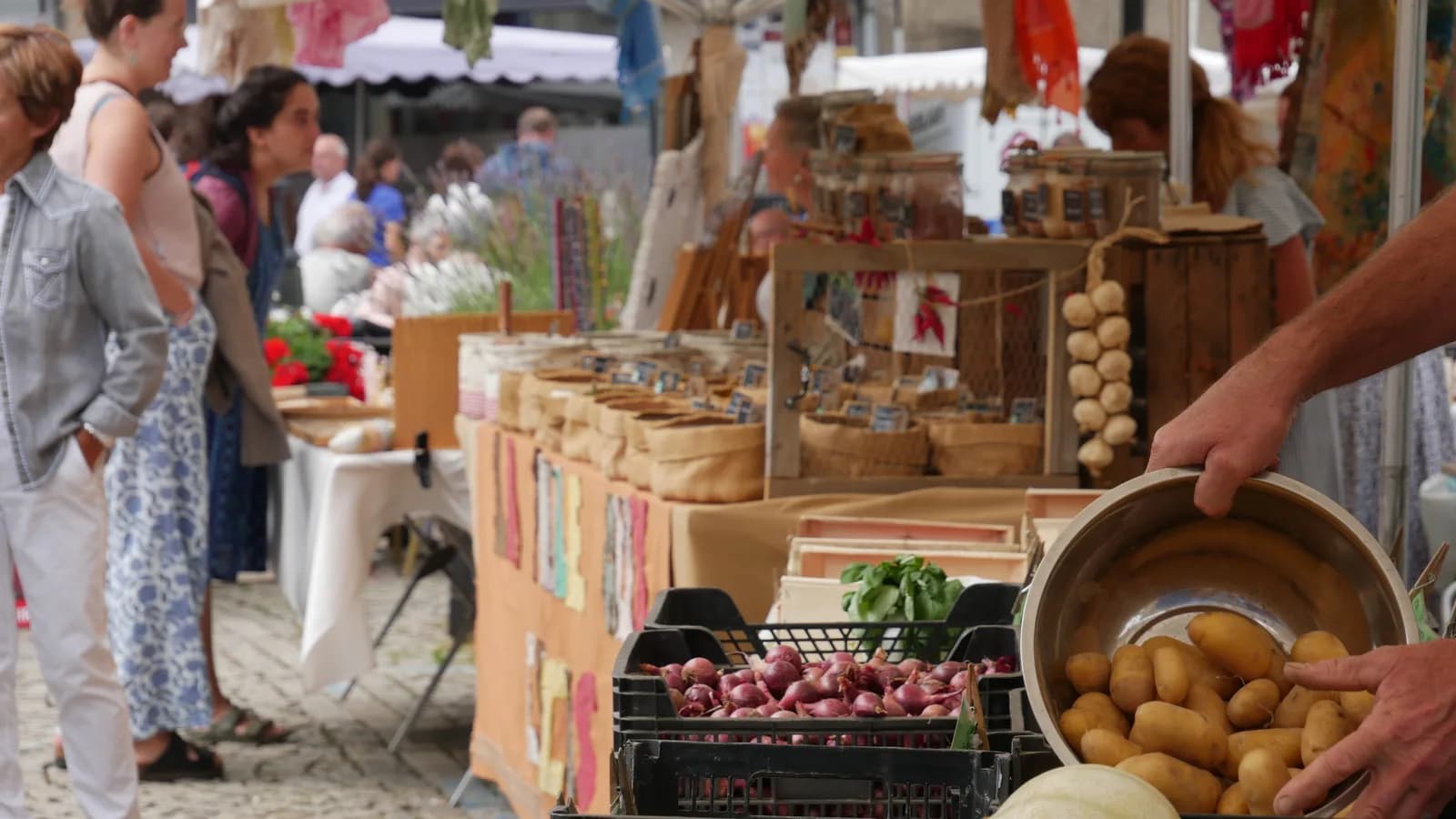 Image 1 : Marché de Bourganeuf background