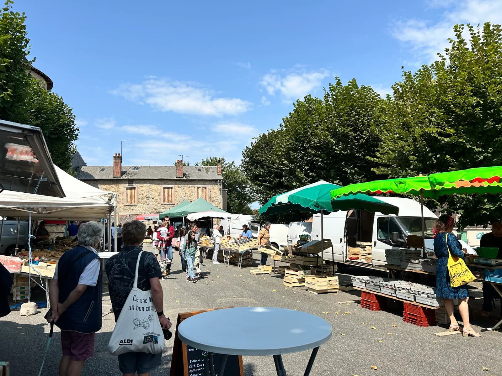 Image 2 : Marché de Bourganeuf background