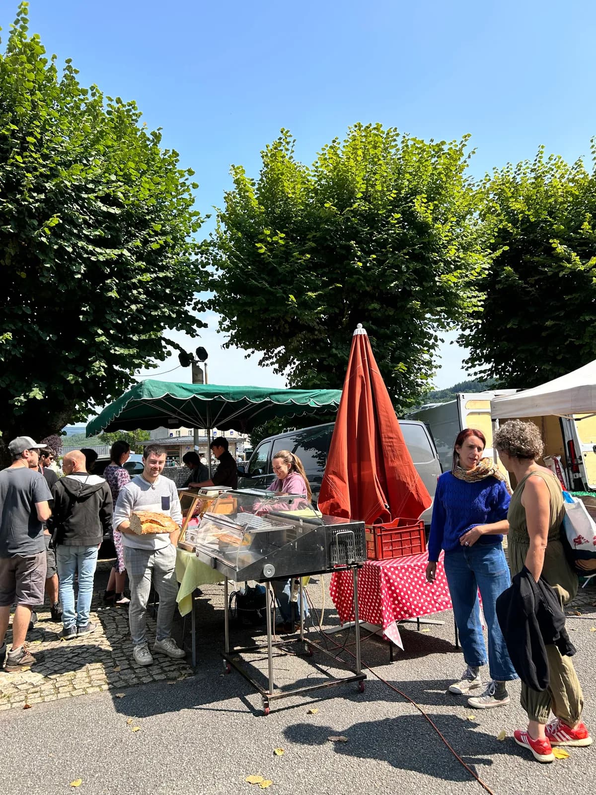 Image 5 : Marché de Bourganeuf background