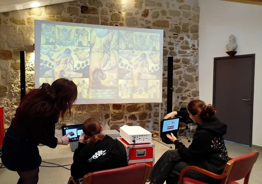 Image 1 : Micro-Folie : Discovery Tour Ubisoft / Réalité Virtuelle background