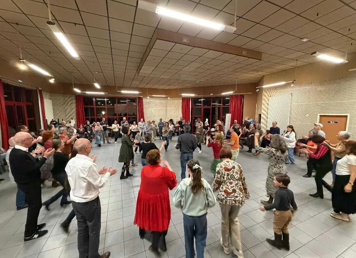 Image 1 : L'atelier danses trad background