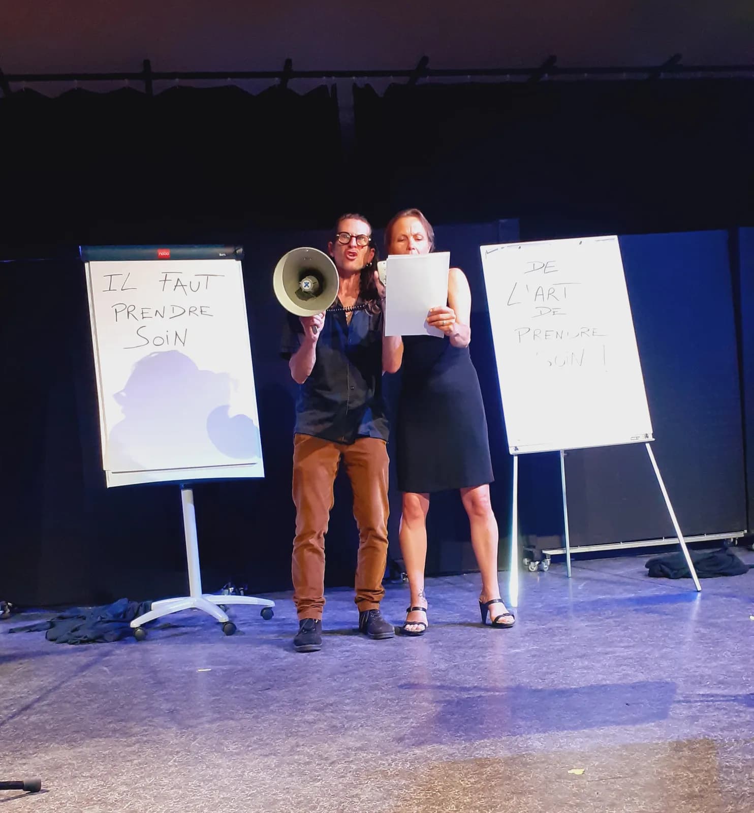 Image 1 : Festival Voix et Danses - « De toi, de moi, de nous, l’art de prendre soin » - Cie du Désordre background