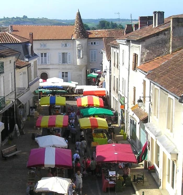 Image 1 : Marché de Saint-Astier background