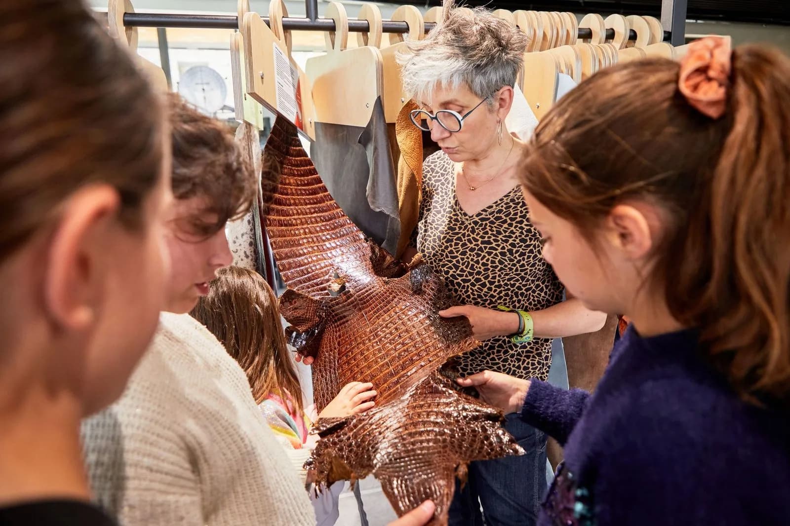 Image 1 : Visite guidée cuir et durabilité background
