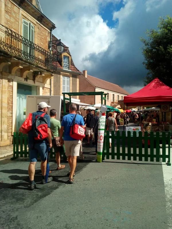 Image 1 : Marché hebdomadaire background