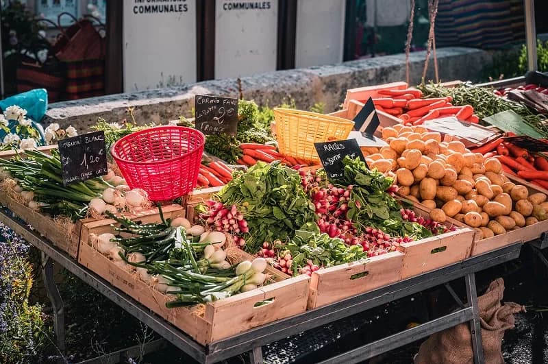 Image 2 : Marché traditionnel de Villeréal background