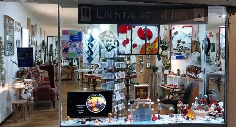 Image 1 : Le marché des créateurs de l'Oustalot d'Iris background