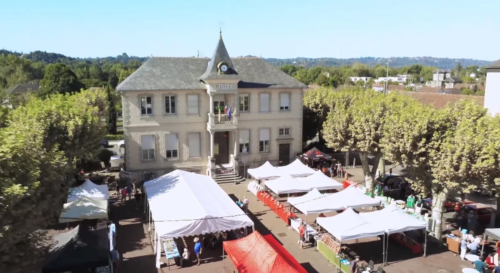 Image 2 : Marché hebdomadaire background