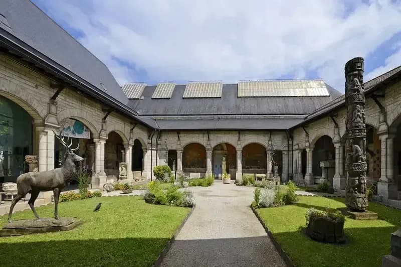 Image 1 : Les Jeudis du musée – Préhistoire background