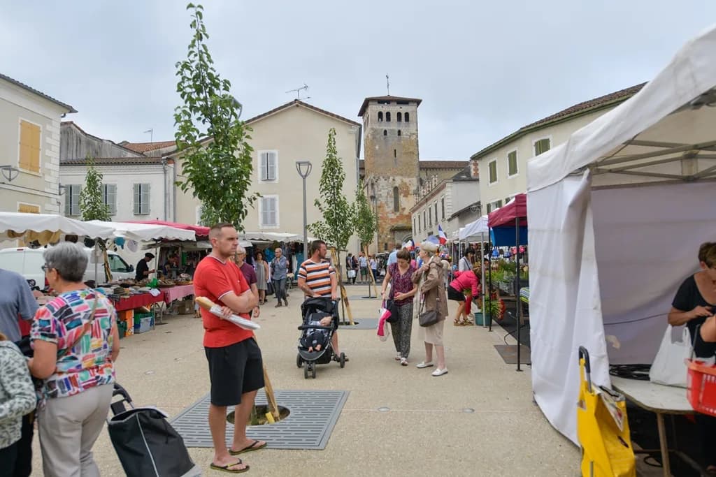 Image 5 : Marché traditionnel et fermier background