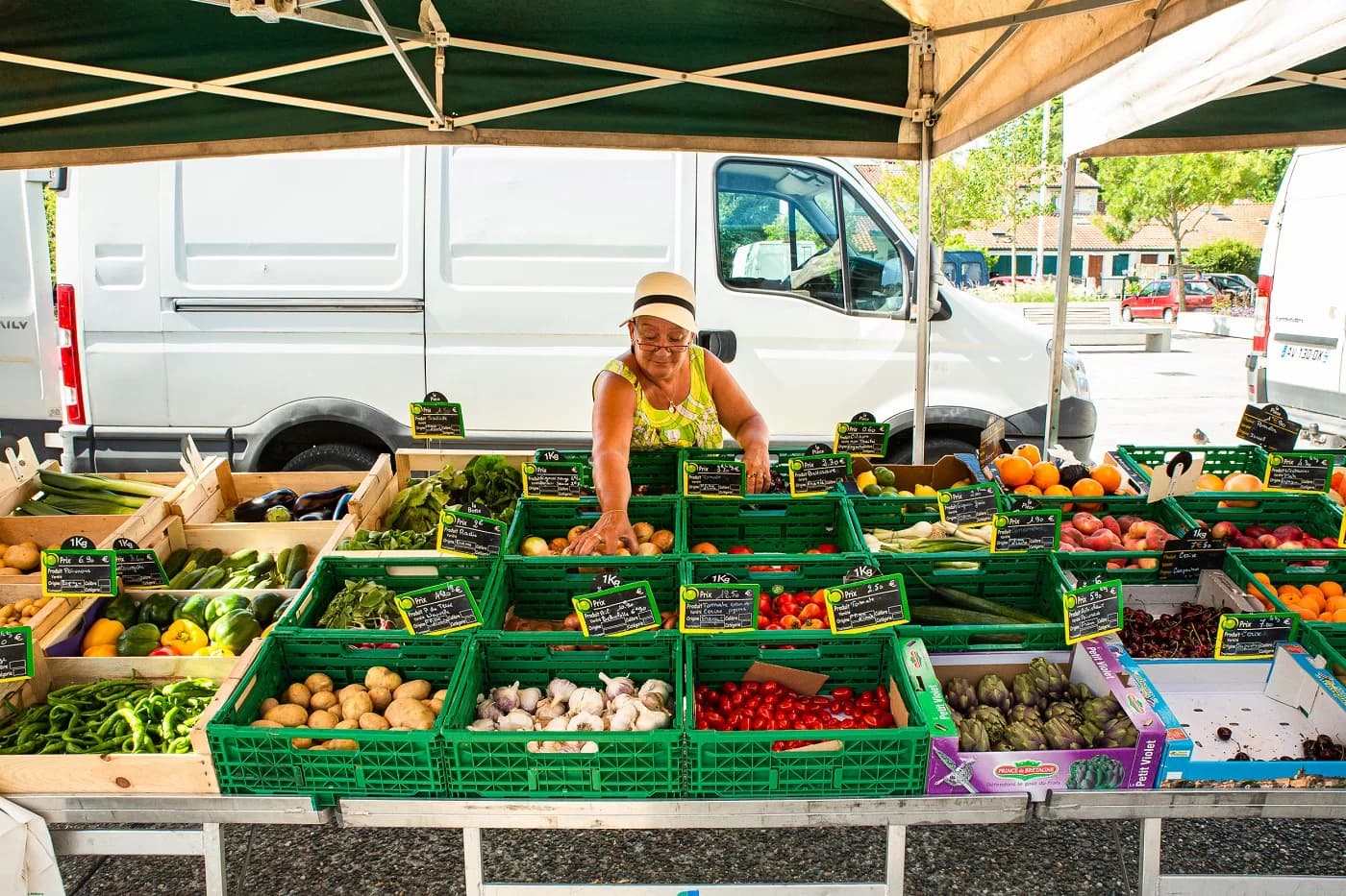 Image 1 : Marché de quartier : Polo Beyris background