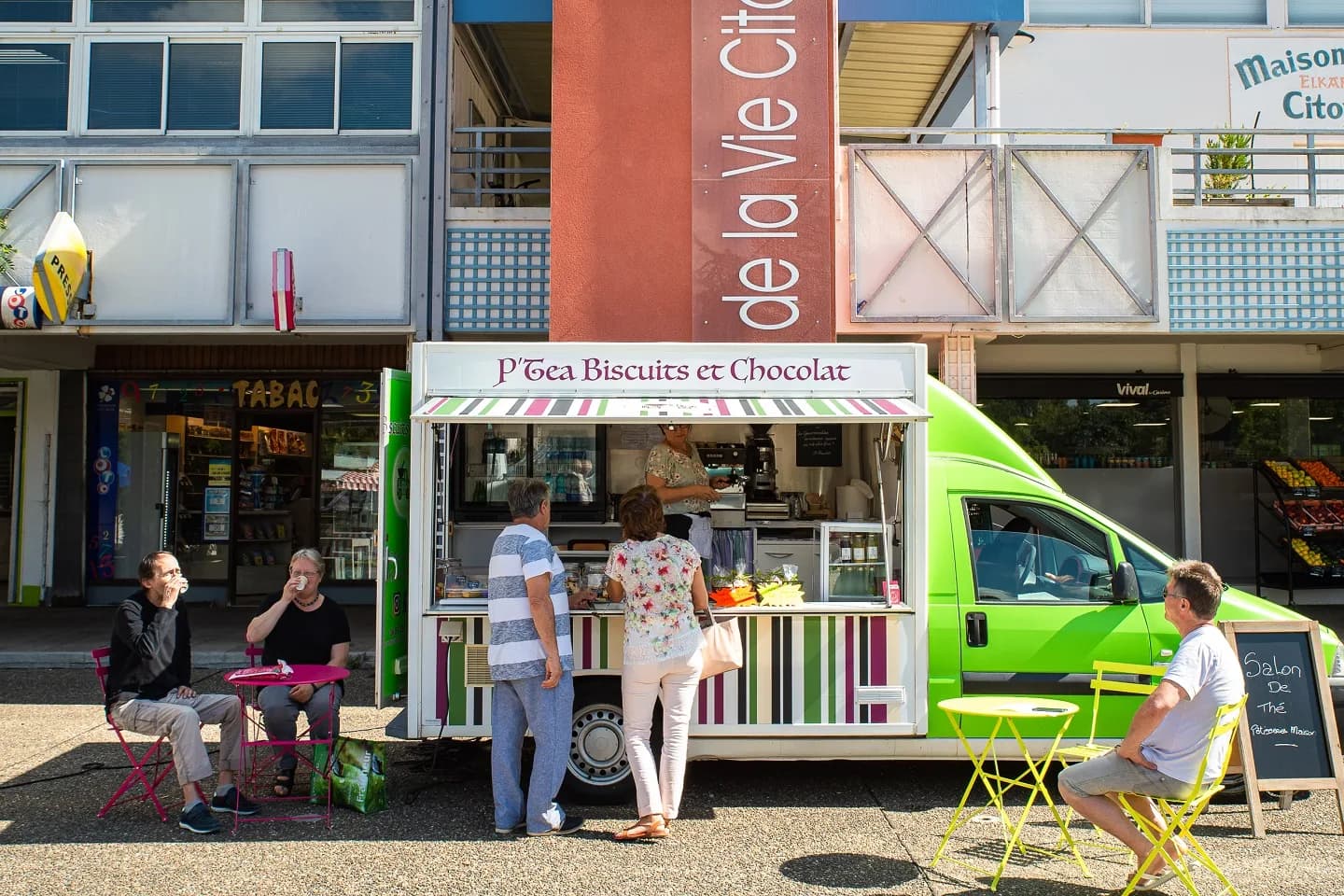 Image 2 : Marché de quartier : Polo Beyris background