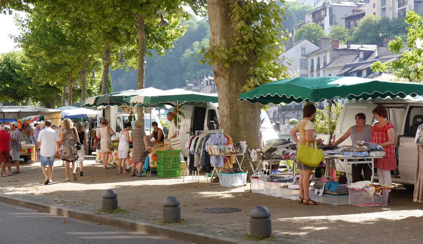 Image 1 : Marché de Tulle background
