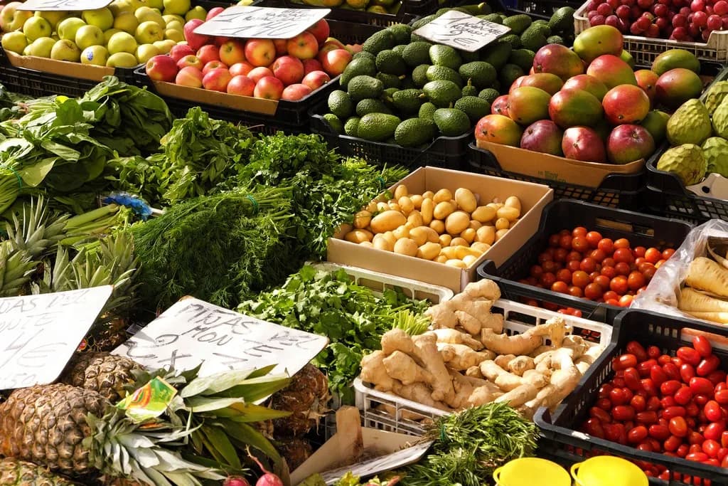 Image 1 : Marché de Saint-Léon-sur-l'Isle background