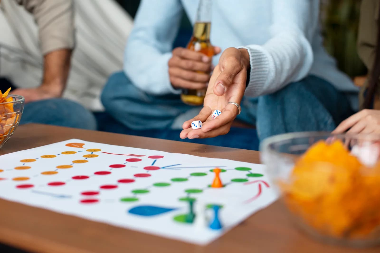 Image 1 : Jeux de société avec la Croisée des Villages background