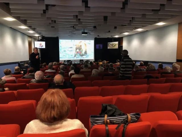 Image 1 : Conférence Université Inter-Ages - Santé et médecine background
