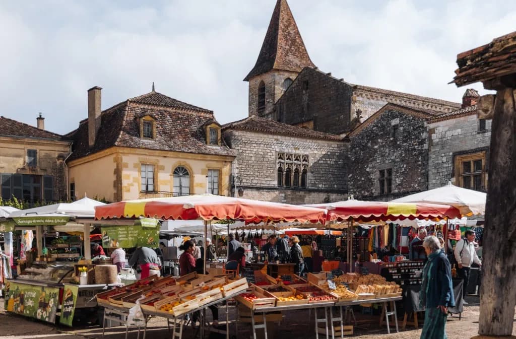 Image 1 : Marché traditionnel du jeudi background