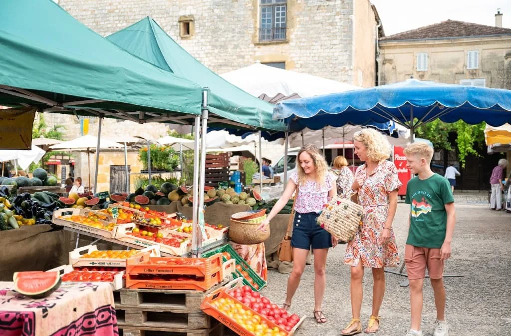 Image 3 : Marché traditionnel du jeudi background