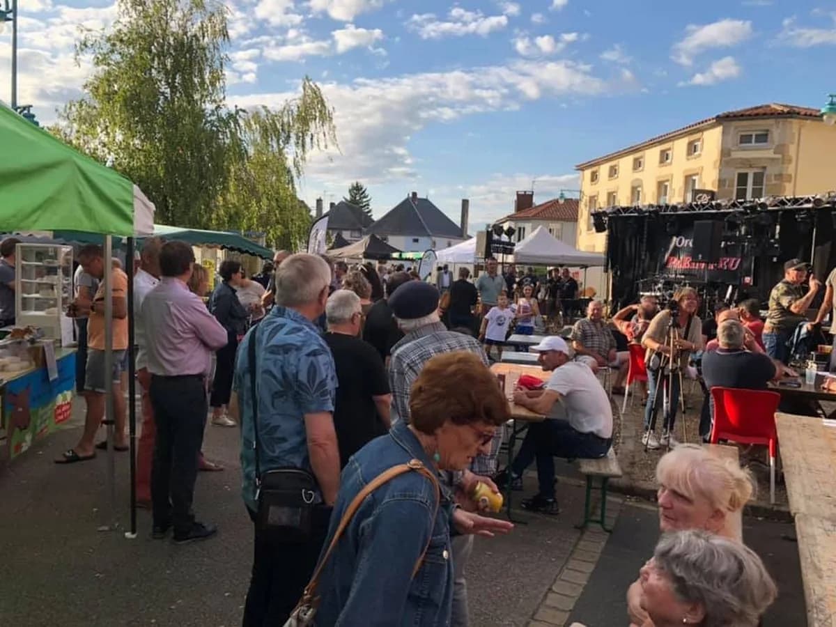 Image 1 : Marché de Moncoutant-sur-Sèvre background