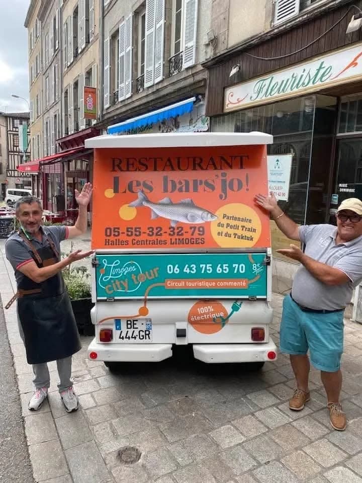 Image 1 : Visite en Tuk Tuk - Parcours Casse-Croûte aux Halles background