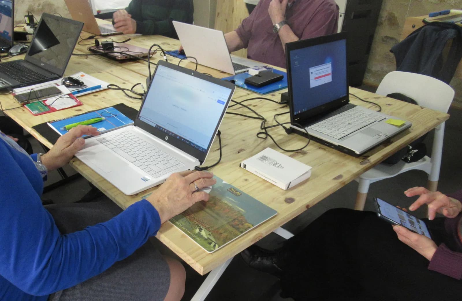 Image 1 : Ateliers numériques background