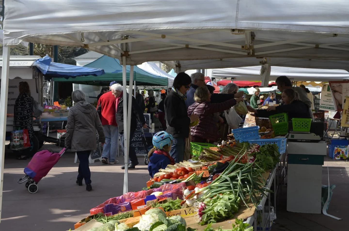 Image 3 : Marché background