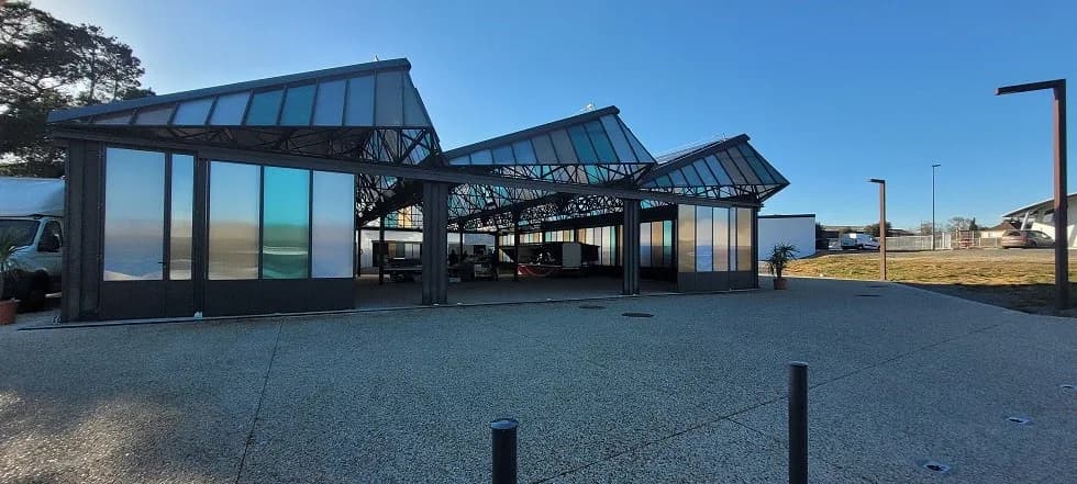 Image 2 : Marché de Nueil-Les-Aubiers - La Halle background