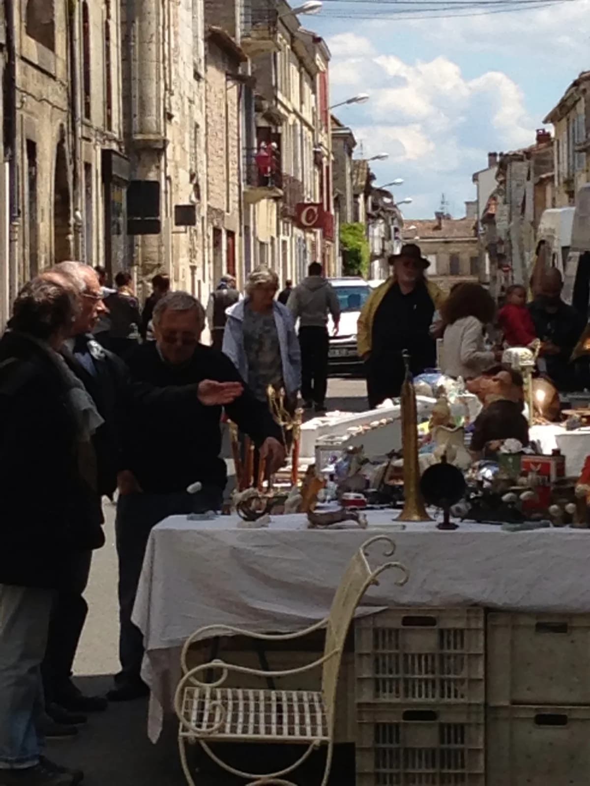 Image 1 : Les Puces de la Bastide background