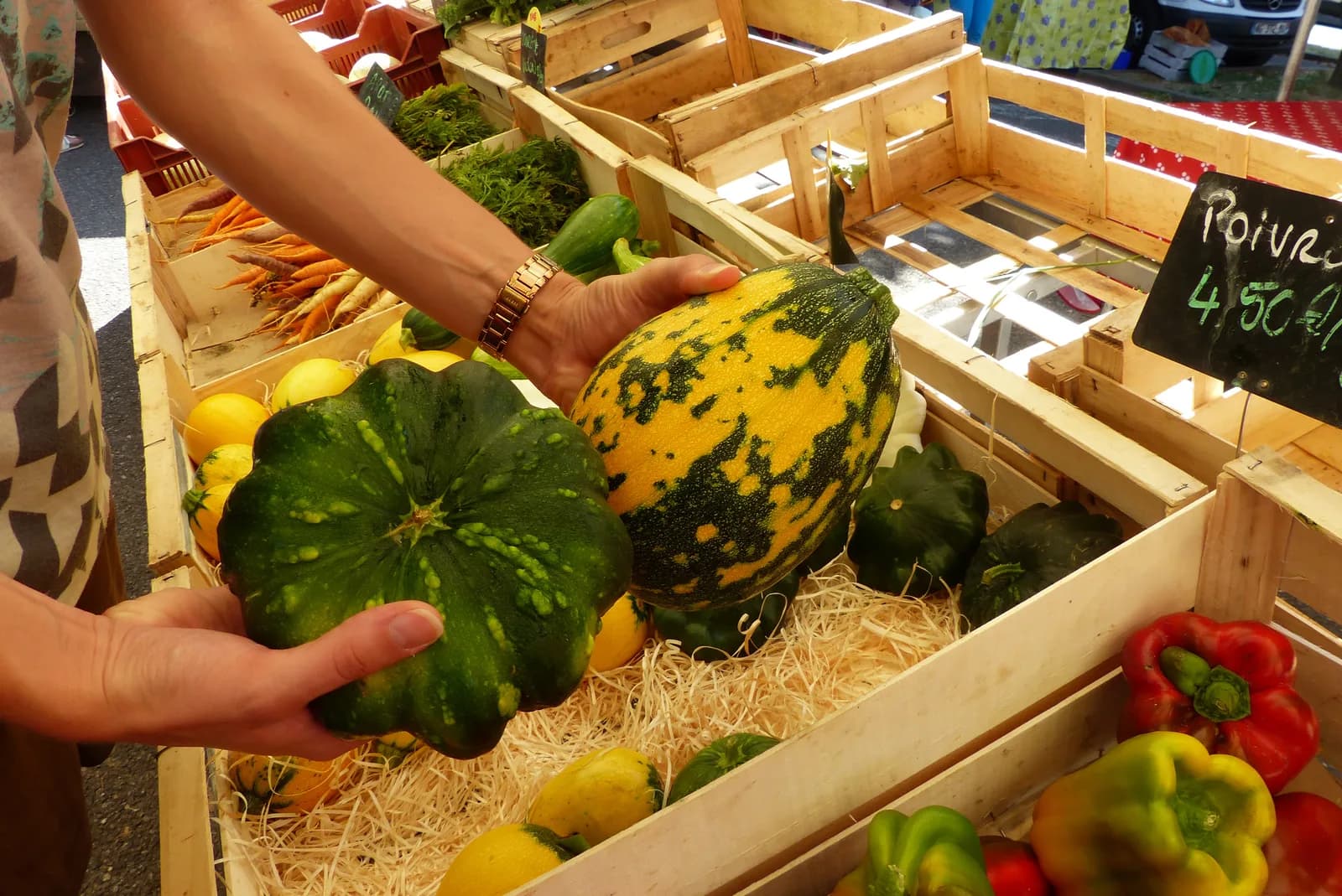 Image 1 : Marché à Limogne-En-Quercy background