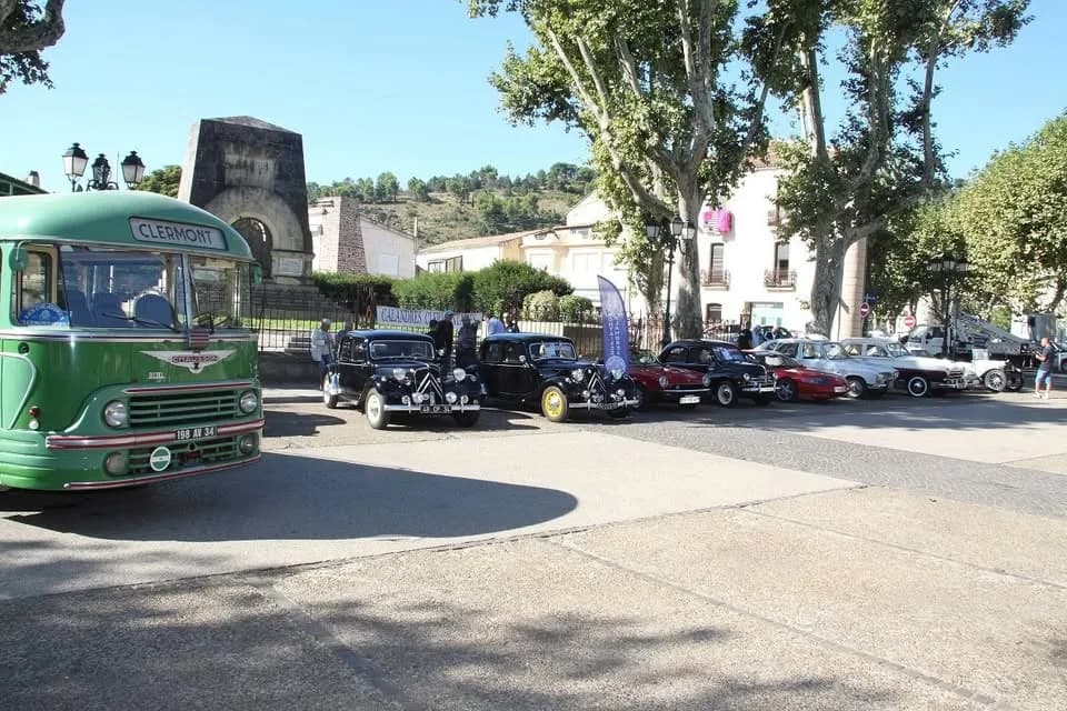 Image 1 : LES CALANDRES CLERMONTAISES background
