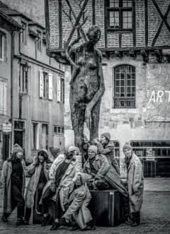 Image 1 : Festival Résurgence X : expression corporelle - le corps dans l’espace public avec la Cie Étadam background