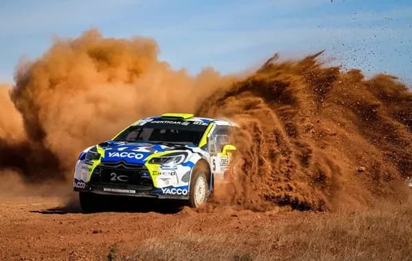 Image 1 : Rallye des Cardabelles background