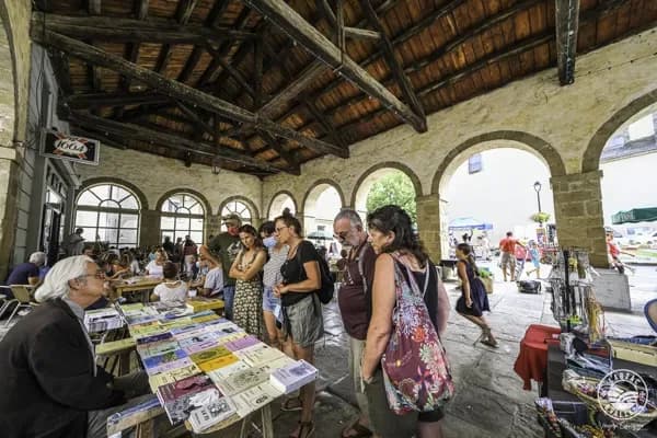 Image 3 : Marché Traditionnel background