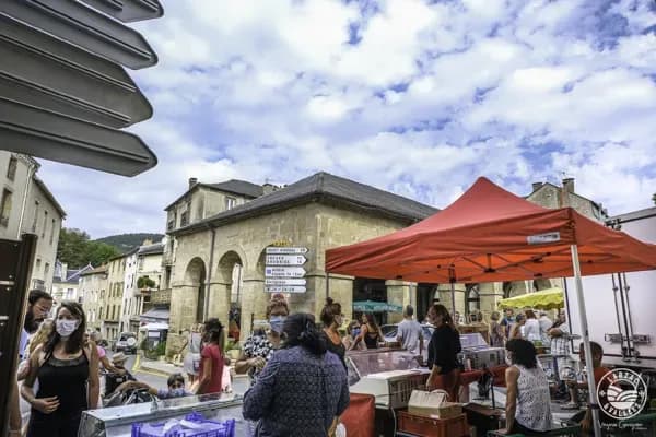 Image 4 : Marché Traditionnel background