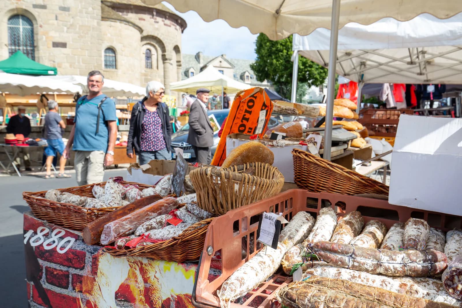 Image 1 : MARCHÉ HEBDOMADAIRE DE NASBINALS background