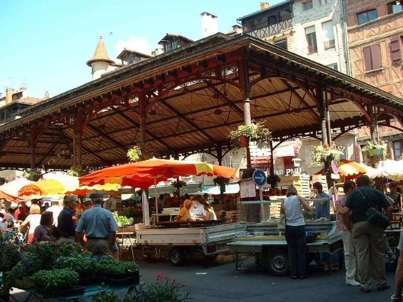 Image 1 : Marché à Figeac background